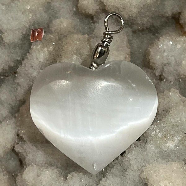 Privjesak Selenite Heart